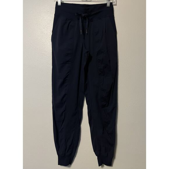 lululemon athletica Pants - Lululemon Dance Studio Mid-Rise Jogger Women’s Size 4 Inseam 28” True Navy